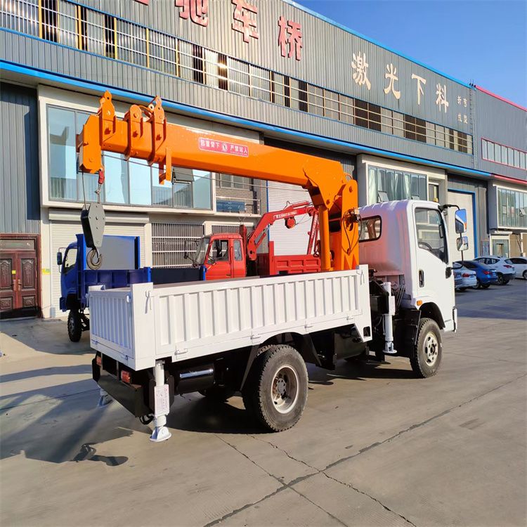 闻喜县三轮随车吊定制 农用改装机自备吊中瑞长期出售